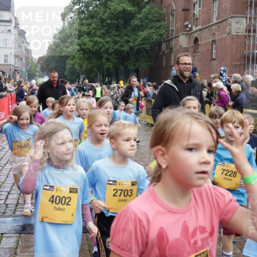 13.09.2026 - Kiel Lauf Yannick Fuchs http://msf.ph/oto/10273378 13.09.2026 08:36:06 Ziel 119, 440, 690, 832, 1551, 1552, 1690, 2618, 2621, 2882, 2911, 3053, 3100, 3746, 3762, 5146, 5181, 5308, 5905, 5990, 6022, 6171, 6446, 6508, 6589, 6741, 7383, 7573, 7781, 7842, 8638, 9023, 9026, 9234, 9252, 10043, 10147, 10351, 10576, 10642, 11203, 11639, 12203, 12336, 12558, 165, 304, 705, 741, 1152, 1240, 1516, 1850, 2018, 2619, 2684, 3236, 3556, 4030, 4319, 4924, 5245, 5343, 5853, 8301, 8539, 8988, 464, 569, 740, 858, 865, 3160 meine-sportfotos.de