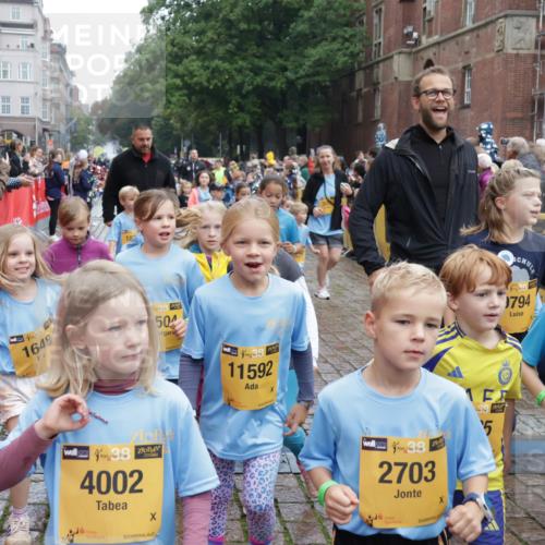 13.09.2026 - Kiel Lauf Yannick Fuchs http://msf.ph/oto/10273386 13.09.2026 08:36:07 Ziel 119, 440, 690, 832, 1551, 1552, 1690, 2618, 2621, 2882, 2911, 3053, 3149, 3746, 3762, 4474, 5146, 5181, 5308, 5905, 5990, 6022, 6171, 6446, 6508, 6589, 6741, 7383, 7573, 7634, 7781, 7842, 8638, 9023, 9026, 9234, 9252, 10043, 10147, 10351, 10576, 10642, 11203, 11577, 11639, 12203, 12336, 12558, 119, 165, 304, 705, 741, 1152, 1240, 1516, 1850, 2018, 2619, 2684, 2882, 3236, 3556, 4030, 4319, 4924, 5245, 5343, 5853, 8301, 8539, 8988, 464, 569, 740, 858, 865, 3160 meine-sportfotos.de