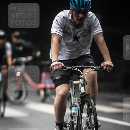 13.09.2026 - Stadtparktriathlon H.Heesch http://msf.ph/oto/10273480 13.09.2026 10:26:59 Radfahren 278, 337, 451, 465 meine-sportfotos.de