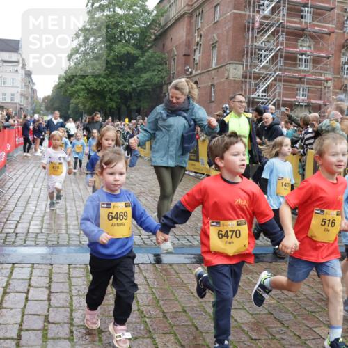 13.09.2026 - Kiel Lauf Yannick Fuchs http://msf.ph/oto/10273569 13.09.2026 08:36:17 Ziel 71, 308, 440, 464, 465, 569, 690, 740, 858, 923, 1551, 1552, 1648, 1875, 2310, 2328, 2621, 3149, 3434, 3656, 3689, 3746, 4002, 4007, 4473, 4474, 5308, 5481, 5486, 5499, 5842, 6022, 6101, 6143, 6171, 6491, 6838, 7128, 7147, 7225, 7228, 7523, 7629, 7634, 7679, 7842, 7908, 8228, 8267, 8638, 8961, 9252, 9625, 9794, 10111, 10140, 10147, 10712, 11355, 11577, 12239, 12336, 12447, 12558, 12645, 119, 304, 440, 741, 832, 1240, 1516, 1690, 1850, 2618, 2621, 2882, 2911, 3053, 3236 meine-sportfotos.de