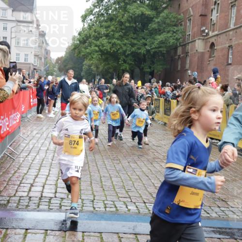 13.09.2026 - Kiel Lauf Yannick Fuchs http://msf.ph/oto/10273577 13.09.2026 08:36:17 Ziel 71, 308, 440, 464, 465, 569, 690, 740, 858, 923, 1551, 1552, 1648, 1875, 2310, 2328, 2621, 3149, 3434, 3656, 3689, 3746, 4002, 4007, 4473, 4474, 5308, 5481, 5486, 5499, 5842, 6022, 6101, 6143, 6171, 6491, 6838, 7128, 7147, 7225, 7228, 7523, 7629, 7634, 7679, 7842, 7908, 8228, 8267, 8638, 8961, 9252, 9625, 9794, 10111, 10140, 10147, 10712, 11355, 11577, 12239, 12336, 12447, 12558, 12645, 119, 304, 440, 741, 832, 1240, 1516, 1690, 1850, 2618, 2621, 2882, 2911, 3053, 3236 meine-sportfotos.de