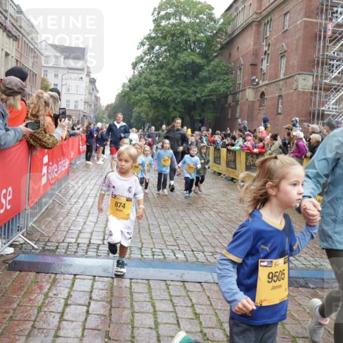 13.09.2026 - Kiel Lauf Yannick Fuchs http://msf.ph/oto/10273583 13.09.2026 08:36:18 Ziel 71, 308, 464, 465, 569, 690, 740, 858, 923, 1551, 1552, 1648, 1875, 2310, 2328, 3149, 3434, 3656, 3689, 3746, 4002, 4007, 4473, 4474, 4495, 4500, 5481, 5486, 5499, 5842, 6022, 6101, 6143, 6171, 6491, 6838, 7128, 7147, 7225, 7228, 7523, 7629, 7634, 7679, 7842, 7908, 8228, 8267, 8961, 9252, 9625, 9794, 10111, 10140, 10147, 10712, 11355, 11577, 11592, 11782, 12239, 12336, 12447, 12504, 12645, 119, 304, 440, 690, 741, 832, 1240, 1516, 1690, 1850, 2618, 2621, 2882, 2911, 3053 meine-sportfotos.de