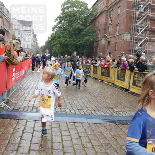 13.09.2026 - Kiel Lauf Yannick Fuchs http://msf.ph/oto/10273599 13.09.2026 08:36:18 Ziel 71, 308, 464, 465, 569, 690, 740, 858, 923, 1551, 1552, 1648, 1875, 2310, 2328, 3149, 3434, 3656, 3689, 3746, 4002, 4007, 4473, 4474, 4495, 4500, 5481, 5486, 5499, 5842, 6022, 6101, 6143, 6171, 6491, 6838, 7128, 7147, 7225, 7228, 7523, 7629, 7634, 7679, 7842, 7908, 8228, 8267, 8961, 9252, 9625, 9794, 10111, 10140, 10147, 10712, 11355, 11577, 11592, 11782, 12239, 12336, 12447, 12504, 12645, 119, 304, 440, 690, 741, 832, 1240, 1516, 1690, 1850, 2618, 2621, 2882, 2911, 3053 meine-sportfotos.de