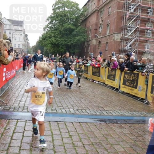 13.09.2026 - Kiel Lauf Yannick Fuchs http://msf.ph/oto/10273607 13.09.2026 08:36:18 Ziel 71, 308, 464, 465, 569, 690, 740, 858, 923, 1551, 1552, 1648, 1875, 2310, 2328, 3149, 3434, 3656, 3689, 3746, 4002, 4007, 4473, 4474, 4495, 4500, 5481, 5486, 5499, 5842, 6022, 6101, 6143, 6171, 6491, 6838, 7128, 7147, 7225, 7228, 7523, 7629, 7634, 7679, 7842, 7908, 8228, 8267, 8961, 9252, 9625, 9794, 10111, 10140, 10147, 10712, 11355, 11577, 11592, 11782, 12239, 12336, 12447, 12504, 12645, 119, 304, 440, 690, 741, 832, 1240, 1516, 1690, 1850, 2618, 2621, 2882, 2911, 3053 meine-sportfotos.de
