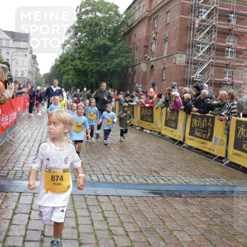 13.09.2026 - Kiel Lauf Yannick Fuchs http://msf.ph/oto/10273615 13.09.2026 08:36:18 Ziel 71, 308, 464, 465, 569, 690, 740, 858, 923, 1551, 1552, 1648, 1875, 2310, 2328, 3149, 3434, 3656, 3689, 3746, 4002, 4007, 4473, 4474, 4495, 4500, 5481, 5486, 5499, 5842, 6022, 6101, 6143, 6171, 6491, 6838, 7128, 7147, 7225, 7228, 7523, 7629, 7634, 7679, 7842, 7908, 8228, 8267, 8961, 9252, 9625, 9794, 10111, 10140, 10147, 10712, 11355, 11577, 11592, 11782, 12239, 12336, 12447, 12504, 12645, 119, 304, 440, 690, 741, 832, 1240, 1516, 1690, 1850, 2618, 2621, 2882, 2911, 3053 meine-sportfotos.de