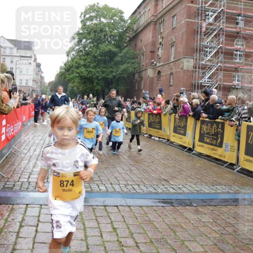 13.09.2026 - Kiel Lauf Yannick Fuchs http://msf.ph/oto/10273623 13.09.2026 08:36:18 Ziel 71, 308, 464, 465, 569, 690, 740, 858, 923, 1551, 1552, 1648, 1875, 2310, 2328, 3149, 3434, 3656, 3689, 3746, 4002, 4007, 4473, 4474, 4495, 4500, 5481, 5486, 5499, 5842, 6022, 6101, 6143, 6171, 6491, 6838, 7128, 7147, 7225, 7228, 7523, 7629, 7634, 7679, 7842, 7908, 8228, 8267, 8961, 9252, 9625, 9794, 10111, 10140, 10147, 10712, 11355, 11577, 11592, 11782, 12239, 12336, 12447, 12504, 12645, 119, 304, 440, 690, 741, 832, 1240, 1516, 1690, 1850, 2618, 2621, 2882, 2911, 3053 meine-sportfotos.de