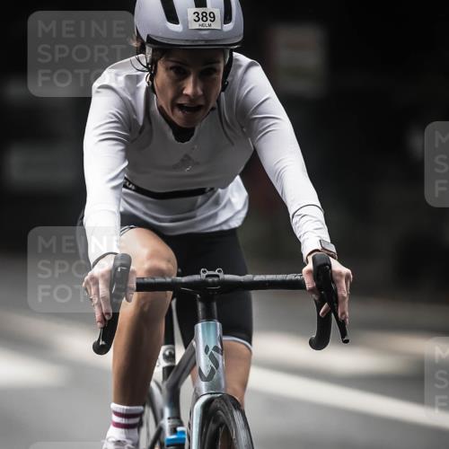 13.09.2026 - Stadtparktriathlon H.Heesch http://msf.ph/oto/10273659 13.09.2026 10:27:20 Radfahren 254, 274, 389, 402 meine-sportfotos.de