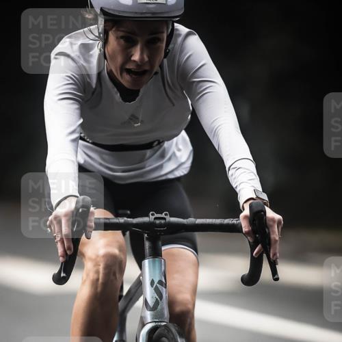 13.09.2026 - Stadtparktriathlon H.Heesch http://msf.ph/oto/10273660 13.09.2026 10:27:20 Radfahren 254, 274, 389, 402 meine-sportfotos.de