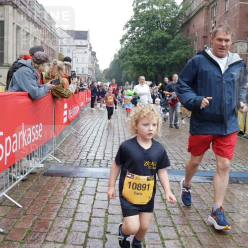 13.09.2026 - Kiel Lauf Yannick Fuchs http://msf.ph/oto/10273743 13.09.2026 08:36:22 Ziel 71, 308, 464, 465, 569, 740, 858, 923, 1648, 1829, 1875, 2310, 2328, 3149, 3434, 3532, 3656, 3689, 4002, 4007, 4473, 4474, 4495, 4500, 5481, 5486, 5499, 5658, 5842, 6101, 6143, 6491, 6838, 7128, 7136, 7147, 7225, 7228, 7523, 7629, 7634, 7679, 7908, 8228, 8267, 8961, 9625, 9794, 10111, 10140, 10712, 11355, 11577, 11592, 11782, 12239, 12447, 12504, 12645, 119, 440, 690, 741, 832, 1551, 1552, 1690, 1850, 2618, 2621, 2882, 2911, 3053, 3149, 4474, 6022 meine-sportfotos.de