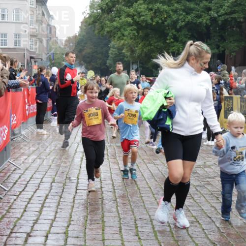 13.09.2026 - Kiel Lauf Yannick Fuchs http://msf.ph/oto/10273764 13.09.2026 08:36:23 Ziel 71, 308, 464, 465, 516, 569, 740, 858, 923, 1648, 1829, 1875, 2310, 2328, 3434, 3532, 3656, 3689, 4002, 4007, 4473, 4495, 4500, 5481, 5486, 5499, 5658, 5842, 6101, 6143, 6491, 6838, 7128, 7136, 7147, 7225, 7228, 7523, 7629, 7679, 7908, 8228, 8267, 8961, 9625, 9794, 10064, 10111, 10140, 10712, 11355, 11592, 11782, 12239, 12447, 12504, 12645, 119, 440, 690, 740, 741, 832, 1551, 1552, 1690, 1850, 2618, 2621, 2882, 2911, 3053, 3149, 4007, 4474, 6022 meine-sportfotos.de