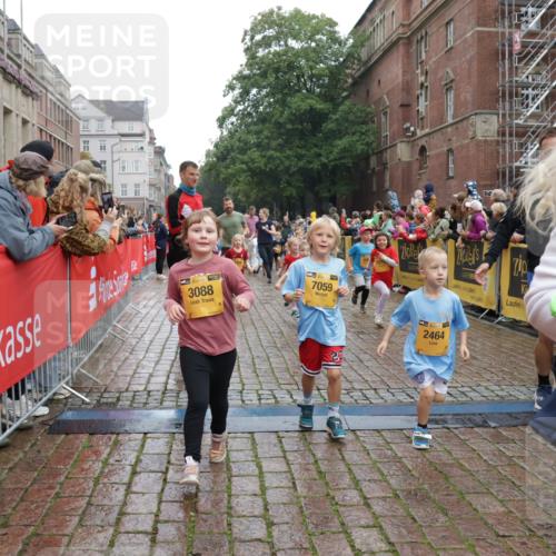13.09.2026 - Kiel Lauf Yannick Fuchs http://msf.ph/oto/10273812 13.09.2026 08:36:26 Ziel 71, 308, 465, 516, 874, 923, 1407, 1648, 1829, 1875, 3434, 3532, 3656, 4002, 4495, 4500, 5486, 5658, 5842, 6143, 6469, 6470, 6491, 7128, 7136, 7225, 7228, 7523, 7629, 7679, 7811, 8228, 8267, 8961, 9505, 9625, 9794, 10064, 10140, 10712, 11355, 11592, 11782, 12239, 12447, 12504, 12645, 119, 440, 464, 465, 569, 690, 740, 741, 832, 858, 1551, 1552, 1690, 1850, 2310, 2328, 2618, 2621, 2882, 2911, 3053, 3149, 3689, 4007, 4473, 4474, 5481, 5486, 5499, 6022, 6101, 6491 meine-sportfotos.de