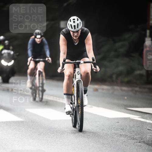 13.09.2026 - Stadtparktriathlon H.Heesch http://msf.ph/oto/10273833 13.09.2026 10:28:14 Radfahren 229, 347, 383, 439 meine-sportfotos.de