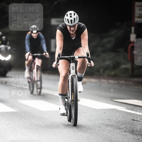 13.09.2026 - Stadtparktriathlon H.Heesch http://msf.ph/oto/10273836 13.09.2026 10:28:14 Radfahren 229, 347, 383, 439 meine-sportfotos.de