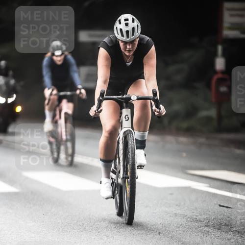 13.09.2026 - Stadtparktriathlon H.Heesch http://msf.ph/oto/10273840 13.09.2026 10:28:14 Radfahren 229, 347, 383, 439 meine-sportfotos.de