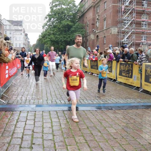 13.09.2026 - Kiel Lauf Yannick Fuchs http://msf.ph/oto/10273880 13.09.2026 08:36:29 Ziel 308, 516, 874, 923, 1407, 1648, 1727, 1829, 1875, 3246, 3532, 3656, 3868, 4495, 4500, 5658, 5842, 6308, 6452, 6469, 6470, 6474, 6475, 7136, 7523, 7629, 7679, 7811, 8804, 9505, 9794, 10064, 10140, 10712, 10891, 11355, 11592, 11782, 12239, 12504, 12645, 71, 119, 308, 440, 464, 465, 569, 690, 740, 832, 858, 923, 1551, 1552, 1648, 1690, 2310, 2328, 2618, 2621, 2882, 2911, 3053, 3149, 3434, 3656, 3689, 4002, 4007, 4473, 4474, 5481, 5486, 5499, 6022, 6101, 6143, 6491, 7128, 1031 meine-sportfotos.de
