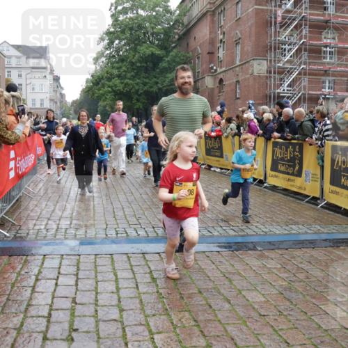 13.09.2026 - Kiel Lauf Yannick Fuchs http://msf.ph/oto/10273887 13.09.2026 08:36:29 Ziel 308, 516, 874, 923, 1407, 1648, 1727, 1829, 1875, 3246, 3532, 3656, 3868, 4495, 4500, 5658, 5842, 6308, 6452, 6469, 6470, 6474, 6475, 7136, 7523, 7629, 7679, 7811, 8804, 9505, 9794, 10064, 10140, 10712, 10891, 11355, 11592, 11782, 12239, 12504, 12645, 71, 119, 308, 440, 464, 465, 569, 690, 740, 832, 858, 923, 1551, 1552, 1648, 1690, 2310, 2328, 2618, 2621, 2882, 2911, 3053, 3149, 3434, 3656, 3689, 4002, 4007, 4473, 4474, 5481, 5486, 5499, 6022, 6101, 6143, 6491, 7128, 1031 meine-sportfotos.de