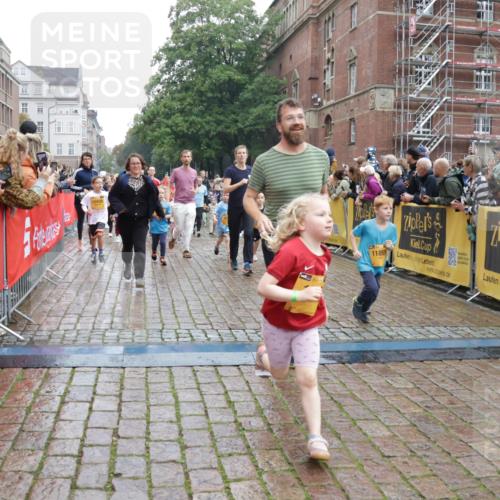 13.09.2026 - Kiel Lauf Yannick Fuchs http://msf.ph/oto/10273893 13.09.2026 08:36:29 Ziel 308, 516, 874, 923, 1407, 1648, 1727, 1829, 1875, 3246, 3532, 3656, 3868, 4495, 4500, 5658, 5842, 6308, 6452, 6469, 6470, 6474, 6475, 7136, 7523, 7629, 7679, 7811, 8804, 9505, 9794, 10064, 10140, 10712, 10891, 11355, 11592, 11782, 12239, 12504, 12645, 71, 119, 308, 440, 464, 465, 569, 690, 740, 832, 858, 923, 1551, 1552, 1648, 1690, 2310, 2328, 2618, 2621, 2882, 2911, 3053, 3149, 3434, 3656, 3689, 4002, 4007, 4473, 4474, 5481, 5486, 5499, 6022, 6101, 6143, 6491, 7128, 1031 meine-sportfotos.de