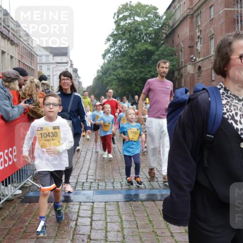 13.09.2026 - Kiel Lauf Yannick Fuchs http://msf.ph/oto/10273955 13.09.2026 08:36:31 Ziel 516, 874, 1407, 1727, 1829, 1875, 3246, 3532, 3868, 4495, 4500, 5658, 5842, 6308, 6452, 6469, 6470, 6474, 6475, 7136, 7811, 8804, 9505, 10064, 10891, 11592, 11782, 12504, 71, 119, 308, 440, 464, 465, 569, 690, 740, 832, 858, 923, 1551, 1552, 1648, 1690, 2310, 2328, 2618, 2621, 2882, 2911, 3053, 3149, 3434, 3656, 3689, 4002, 4007, 4473, 4474, 5481, 5486, 5499, 5842, 6022, 6101, 6143, 6491, 7128, 1031, 1690, 2618, 6446 meine-sportfotos.de