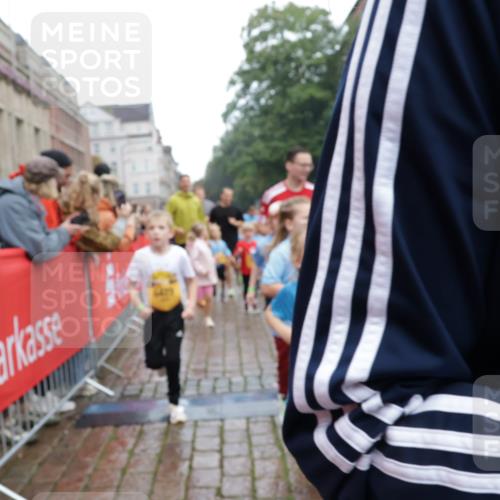 13.09.2026 - Kiel Lauf Yannick Fuchs http://msf.ph/oto/10273983 13.09.2026 08:36:33 Ziel 516, 874, 1407, 1727, 1829, 2464, 3088, 3246, 3532, 3868, 4495, 4500, 5658, 6308, 6452, 6469, 6470, 6474, 6475, 6983, 7059, 7136, 7811, 8804, 9505, 10064, 10891, 11592, 11782, 12504, 71, 308, 440, 464, 465, 569, 690, 740, 832, 858, 923, 1551, 1552, 1648, 1690, 1875, 2310, 2328, 2618, 2621, 2911, 3053, 3149, 3434, 3656, 3689, 4002, 4007, 4473, 4474, 4495, 4500, 5481, 5486, 5499, 5842, 6022, 6101, 6143, 6491, 7128, 1031, 1690, 2618, 3762, 5990, 6446 meine-sportfotos.de