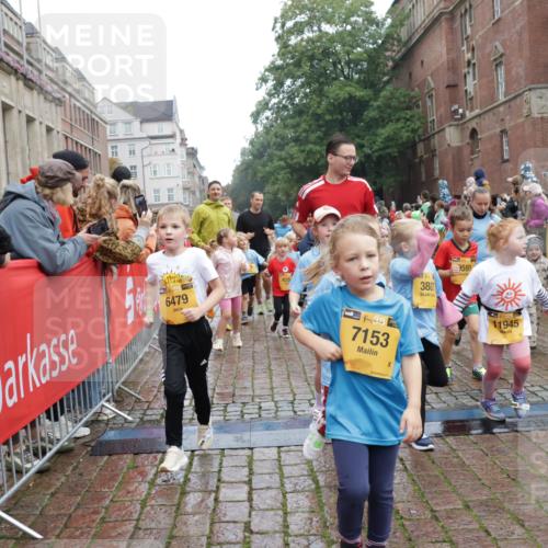 13.09.2026 - Kiel Lauf Yannick Fuchs http://msf.ph/oto/10273988 13.09.2026 08:36:33 Ziel 516, 874, 1407, 1727, 1829, 2464, 3088, 3246, 3532, 3868, 4495, 4500, 5658, 6308, 6452, 6469, 6470, 6474, 6475, 6983, 7059, 7136, 7811, 8804, 9505, 10064, 10891, 11592, 11782, 12504, 71, 308, 440, 464, 465, 569, 690, 740, 832, 858, 923, 1551, 1552, 1648, 1690, 1875, 2310, 2328, 2618, 2621, 2911, 3053, 3149, 3434, 3656, 3689, 4002, 4007, 4473, 4474, 4495, 4500, 5481, 5486, 5499, 5842, 6022, 6101, 6143, 6491, 7128, 1031, 1690, 2618, 3762, 5990, 6446 meine-sportfotos.de