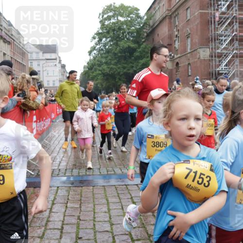 13.09.2026 - Kiel Lauf Yannick Fuchs http://msf.ph/oto/10274010 13.09.2026 08:36:34 Ziel 516, 874, 1407, 1727, 1829, 2464, 3088, 3246, 3532, 3651, 3868, 5658, 6308, 6452, 6469, 6470, 6474, 6475, 6983, 7059, 7136, 7811, 8804, 9505, 10064, 10753, 10891, 71, 308, 440, 464, 465, 569, 690, 740, 832, 858, 923, 1551, 1552, 1648, 1690, 1829, 1875, 2310, 2328, 2621, 2911, 3053, 3149, 3434, 3656, 3689, 4002, 4007, 4473, 4474, 4495, 4500, 5481, 5486, 5499, 5842, 6022, 6101, 6143, 6491, 7128, 1031, 1690, 2618, 3762, 5990, 6446 meine-sportfotos.de