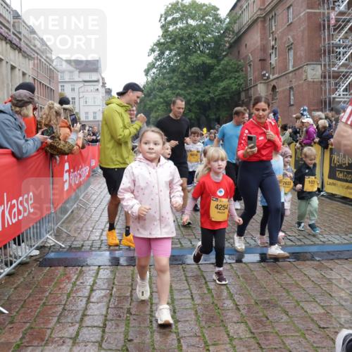 13.09.2026 - Kiel Lauf Yannick Fuchs http://msf.ph/oto/10274039 13.09.2026 08:36:35 Ziel 516, 874, 1407, 1727, 2464, 3088, 3246, 3532, 3651, 3868, 5658, 6308, 6452, 6469, 6470, 6474, 6475, 6983, 7059, 7136, 7811, 8804, 9251, 9505, 10064, 10753, 10891, 71, 308, 440, 464, 465, 569, 690, 740, 832, 858, 923, 1551, 1552, 1648, 1829, 1875, 2310, 2328, 2621, 2911, 3053, 3149, 3434, 3656, 3689, 4002, 4007, 4473, 4474, 4495, 4500, 5481, 5486, 5499, 5842, 6022, 6101, 6143, 6491, 7128, 1031, 1690, 2618, 3762, 5990, 6446 meine-sportfotos.de
