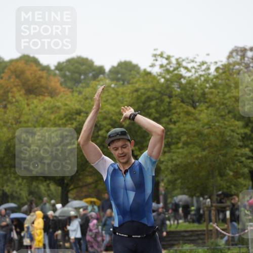 13.09.2026 - Stadtparktriathlon Patografie http://msf.ph/oto/10274077 13.09.2026 12:56:23 Ziel 1048, 1067 meine-sportfotos.de