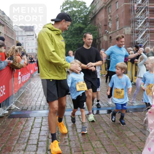 13.09.2026 - Kiel Lauf Yannick Fuchs http://msf.ph/oto/10274081 13.09.2026 08:36:37 Ziel 516, 874, 1407, 1727, 2464, 3088, 3246, 3651, 3868, 6308, 6452, 6469, 6470, 6474, 6475, 6983, 7059, 7811, 8804, 8995, 9251, 9505, 10064, 10753, 10891, 11853, 71, 308, 440, 464, 465, 569, 690, 740, 832, 858, 923, 1551, 1552, 1648, 1829, 1875, 2310, 2328, 2621, 3053, 3149, 3434, 3532, 3656, 3689, 4002, 4007, 4473, 4474, 4495, 4500, 5481, 5486, 5499, 5658, 5842, 6022, 6101, 6143, 6491, 7128, 7136, 1031, 1690, 2618, 3762, 5990, 6446 meine-sportfotos.de