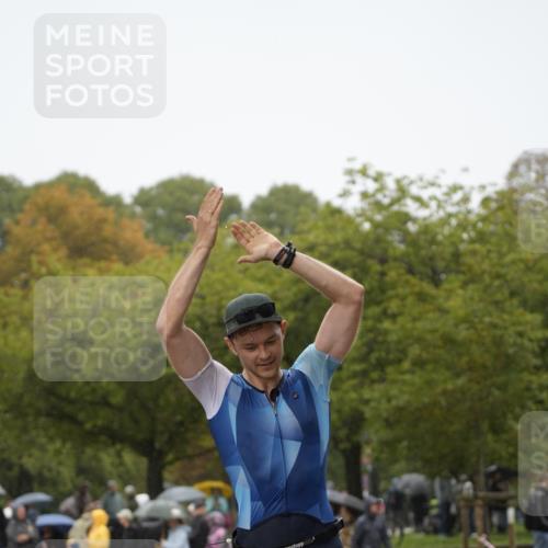 13.09.2026 - Stadtparktriathlon Patografie http://msf.ph/oto/10274083 13.09.2026 12:56:23 Ziel 1048, 1067 meine-sportfotos.de