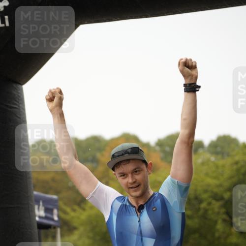 13.09.2026 - Stadtparktriathlon Patografie http://msf.ph/oto/10274088 13.09.2026 12:56:24 Ziel 1048, 1067 meine-sportfotos.de