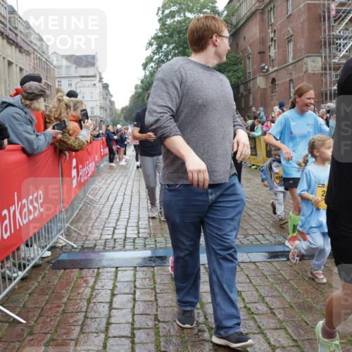 13.09.2026 - Kiel Lauf Yannick Fuchs http://msf.ph/oto/10274114 13.09.2026 08:36:38 Ziel 516, 874, 1407, 1727, 1808, 2464, 3088, 3246, 3651, 3868, 6308, 6452, 6469, 6470, 6474, 6475, 6983, 7059, 7811, 8804, 8995, 9251, 9505, 10064, 10753, 10891, 11853, 71, 308, 440, 464, 465, 516, 569, 690, 740, 832, 858, 923, 1551, 1552, 1648, 1829, 1875, 2310, 2328, 2621, 3053, 3149, 3434, 3532, 3656, 3689, 4002, 4007, 4473, 4474, 4495, 4500, 5481, 5486, 5499, 5658, 5842, 6022, 6101, 6143, 6491, 7128, 7136, 1031, 1690, 2618, 3762, 5990, 6446 meine-sportfotos.de