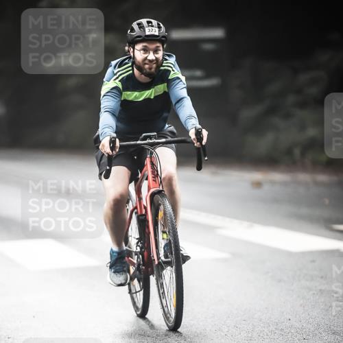 13.09.2026 - Stadtparktriathlon H.Heesch http://msf.ph/oto/10274126 13.09.2026 10:28:48 Radfahren 323, 385 meine-sportfotos.de
