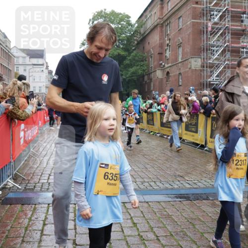 13.09.2026 - Kiel Lauf Yannick Fuchs http://msf.ph/oto/10274129 13.09.2026 08:36:40 Ziel 874, 1727, 1808, 2464, 3088, 3098, 3246, 3651, 3868, 6308, 6452, 6469, 6474, 6475, 6983, 7059, 7153, 7811, 8771, 8804, 8995, 9251, 9505, 10438, 10753, 10891, 11853, 71, 308, 440, 464, 465, 516, 569, 690, 740, 832, 858, 874, 923, 1407, 1551, 1552, 1648, 1829, 1875, 2310, 2328, 2621, 3053, 3149, 3434, 3532, 3656, 3689, 4002, 4007, 4473, 4474, 4495, 4500, 5481, 5486, 5499, 5658, 5842, 6022, 6101, 6143, 6470, 6491, 7128, 7136, 1031, 1690, 2618, 3762, 5990, 6446 meine-sportfotos.de
