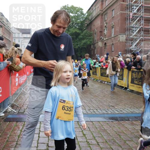 13.09.2026 - Kiel Lauf Yannick Fuchs http://msf.ph/oto/10274137 13.09.2026 08:36:41 Ziel 1727, 1808, 2464, 3088, 3098, 3246, 3651, 3809, 3868, 3887, 6308, 6452, 6469, 6474, 6475, 6479, 6983, 7059, 7153, 8771, 8804, 8995, 9251, 9591, 9958, 10438, 10753, 10891, 11853, 11945, 71, 308, 440, 464, 465, 516, 569, 690, 740, 832, 858, 874, 923, 1407, 1551, 1552, 1648, 1829, 1875, 2310, 2328, 2621, 3053, 3149, 3434, 3532, 3656, 3689, 4002, 4007, 4473, 4474, 4495, 4500, 5481, 5486, 5499, 5658, 5842, 6022, 6101, 6143, 6469, 6470, 6491, 7128, 7136, 1031, 1690, 3762, 5990 meine-sportfotos.de