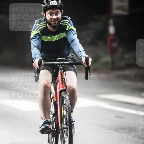 13.09.2026 - Stadtparktriathlon H.Heesch http://msf.ph/oto/10274139 13.09.2026 10:28:49 Radfahren 323, 385, 433 meine-sportfotos.de