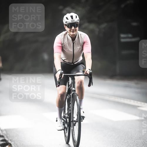 13.09.2026 - Stadtparktriathlon H.Heesch http://msf.ph/oto/10274145 13.09.2026 10:28:51 Radfahren 323, 385, 433 meine-sportfotos.de