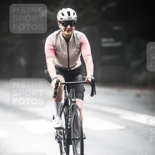 13.09.2026 - Stadtparktriathlon H.Heesch http://msf.ph/oto/10274150 13.09.2026 10:28:51 Radfahren 323, 385, 433 meine-sportfotos.de