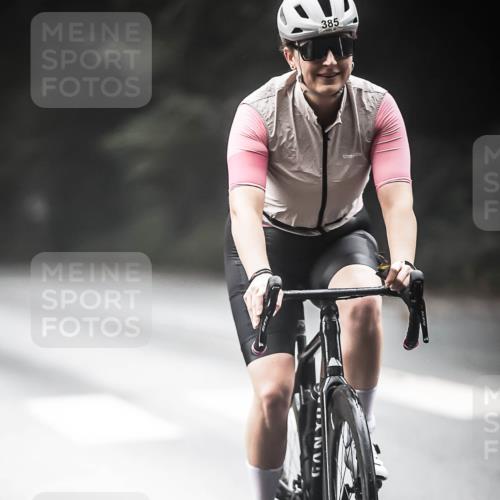 13.09.2026 - Stadtparktriathlon H.Heesch http://msf.ph/oto/10274162 13.09.2026 10:28:51 Radfahren 323, 385, 433 meine-sportfotos.de