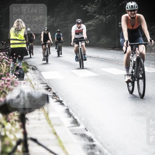 13.09.2026 - Stadtparktriathlon H.Heesch http://msf.ph/oto/10274264 13.09.2026 10:29:08 Radfahren 334, 335, 344, 354, 381, 419, 420, 429, 432, 452, 460 meine-sportfotos.de