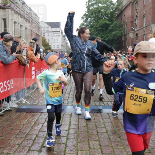 13.09.2026 - Kiel Lauf Yannick Fuchs http://msf.ph/oto/10274273 13.09.2026 08:36:47 Ziel 1031, 1128, 1470, 1808, 2464, 2581, 3088, 3098, 3651, 3809, 3887, 4697, 5667, 6145, 6357, 6479, 6813, 6983, 7059, 7153, 7633, 8662, 8771, 8995, 9251, 9591, 9958, 10438, 10753, 11853, 11935, 11945, 12317, 71, 308, 464, 465, 516, 569, 740, 858, 874, 923, 1407, 1648, 1727, 1829, 1875, 2310, 2328, 3149, 3246, 3434, 3532, 3656, 3689, 3868, 4002, 4007, 4473, 4474, 4495, 4500, 5481, 5486, 5499, 5658, 5842, 6101, 6143, 6308, 6452, 6469, 6470, 6474, 6475, 6491, 7128, 7136 meine-sportfotos.de