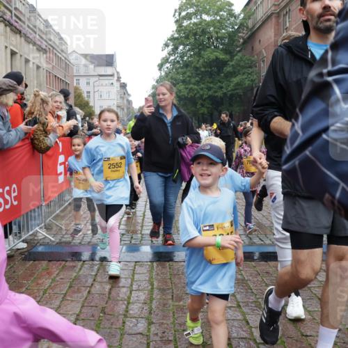 13.09.2026 - Kiel Lauf Yannick Fuchs http://msf.ph/oto/10274316 13.09.2026 08:36:49 Ziel 1031, 1128, 1470, 1808, 2581, 3098, 3651, 3809, 3887, 4697, 5667, 6145, 6357, 6479, 6813, 7153, 7633, 8662, 8771, 8995, 9251, 9591, 9762, 9958, 10438, 10753, 11853, 11935, 11945, 12317, 71, 308, 464, 465, 516, 569, 858, 874, 923, 1407, 1648, 1727, 1829, 1875, 2310, 2328, 2464, 3088, 3246, 3434, 3532, 3651, 3656, 3689, 3868, 4002, 4473, 4495, 4500, 5481, 5486, 5499, 5658, 5842, 6101, 6143, 6308, 6452, 6469, 6470, 6474, 6475, 6491, 6983, 7059, 7128, 7136, 71, 4002 meine-sportfotos.de