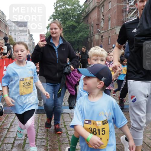13.09.2026 - Kiel Lauf Yannick Fuchs http://msf.ph/oto/10274330 13.09.2026 08:36:50 Ziel 1031, 1128, 1470, 1808, 2581, 3098, 3809, 3887, 4697, 5667, 6145, 6357, 6479, 6813, 7153, 7633, 8662, 8771, 8995, 9251, 9591, 9762, 9958, 10438, 11853, 11935, 11945, 12317, 71, 308, 464, 465, 516, 874, 923, 1407, 1648, 1727, 1829, 1875, 2464, 3088, 3246, 3434, 3532, 3651, 3656, 3689, 3868, 4002, 4473, 4495, 4500, 5481, 5486, 5499, 5658, 5842, 6143, 6308, 6452, 6469, 6470, 6474, 6475, 6491, 6983, 7059, 7128, 7136, 9251, 5617, 7176, 71, 3434, 4002 meine-sportfotos.de