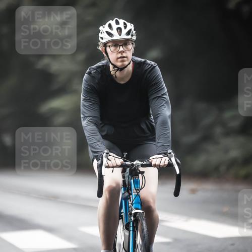 13.09.2026 - Stadtparktriathlon H.Heesch http://msf.ph/oto/10274383 13.09.2026 10:29:31 Radfahren 242, 283, 380, 390, 400 meine-sportfotos.de