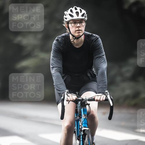 13.09.2026 - Stadtparktriathlon H.Heesch http://msf.ph/oto/10274386 13.09.2026 10:29:31 Radfahren 242, 283, 380, 390, 400 meine-sportfotos.de