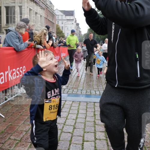 13.09.2026 - Kiel Lauf Yannick Fuchs http://msf.ph/oto/10274406 13.09.2026 08:36:52 Ziel 581, 1031, 1128, 1470, 1808, 2581, 3098, 3809, 3887, 4697, 5667, 6145, 6357, 6479, 6813, 6936, 7153, 7633, 7784, 8662, 8771, 9028, 9591, 9762, 9958, 10438, 11853, 11935, 11945, 12317, 71, 308, 516, 874, 923, 1407, 1648, 1727, 1829, 1875, 2464, 3088, 3246, 3434, 3532, 3651, 3656, 3868, 4002, 4495, 4500, 5658, 5842, 6143, 6308, 6452, 6469, 6470, 6474, 6475, 6983, 7059, 7128, 7136, 8995, 9251, 5617, 7146, 7176, 71, 3434, 4002 meine-sportfotos.de