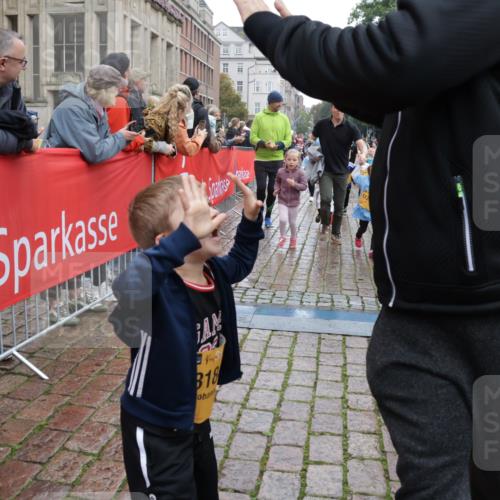 13.09.2026 - Kiel Lauf Yannick Fuchs http://msf.ph/oto/10274413 13.09.2026 08:36:52 Ziel 581, 1031, 1128, 1470, 1808, 2581, 3098, 3809, 3887, 4697, 5667, 6145, 6357, 6479, 6813, 6936, 7153, 7633, 7784, 8662, 8771, 9028, 9591, 9762, 9958, 10438, 11853, 11935, 11945, 12317, 71, 308, 516, 874, 923, 1407, 1648, 1727, 1829, 1875, 2464, 3088, 3246, 3434, 3532, 3651, 3656, 3868, 4002, 4495, 4500, 5658, 5842, 6143, 6308, 6452, 6469, 6470, 6474, 6475, 6983, 7059, 7128, 7136, 8995, 9251, 5617, 7146, 7176, 71, 3434, 4002 meine-sportfotos.de