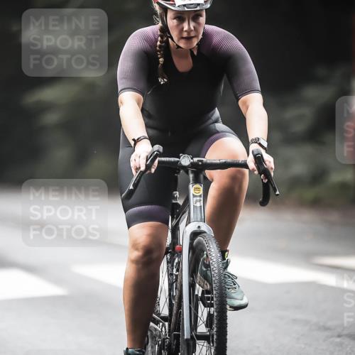 13.09.2026 - Stadtparktriathlon H.Heesch http://msf.ph/oto/10274415 13.09.2026 10:29:35 Radfahren 265, 358, 390, 392, 400 meine-sportfotos.de