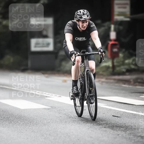13.09.2026 - Stadtparktriathlon H.Heesch http://msf.ph/oto/10274425 13.09.2026 10:29:39 Radfahren 265, 308, 358, 390, 392 meine-sportfotos.de