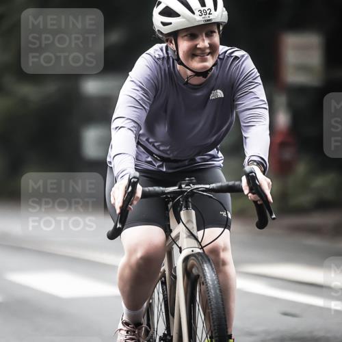 13.09.2026 - Stadtparktriathlon H.Heesch http://msf.ph/oto/10274451 13.09.2026 10:29:41 Radfahren 265, 308, 358, 390, 392 meine-sportfotos.de