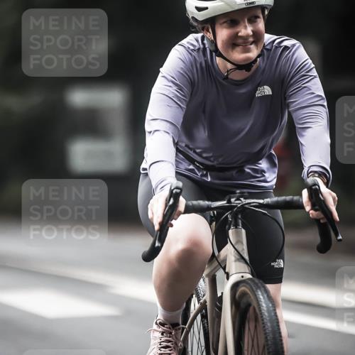 13.09.2026 - Stadtparktriathlon H.Heesch http://msf.ph/oto/10274456 13.09.2026 10:29:41 Radfahren 265, 308, 358, 390, 392 meine-sportfotos.de
